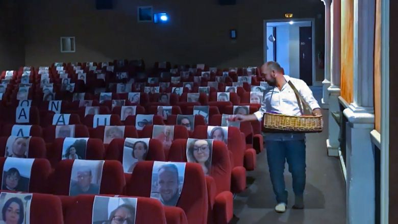 Séance spéciale pour Bastien Lechevallier au cinéma Le Rex , le seul de France à faire salle comble pendant le confinement / © Le Rex- Bernay